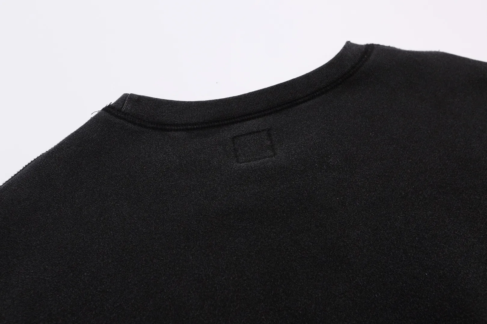 Stylish brand saint michael TEH DEVIANT letter print retro distressed washed velvet loose round neck pullover sweatshirt Fabric: 420g Style number: SM615 Size: S-M-L-XL Color: Black Price: P198
